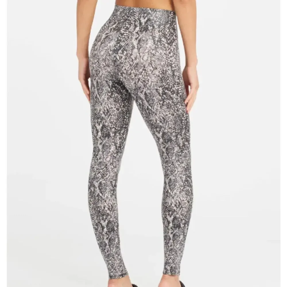 Spanx Leggings Womens Large Gray Faux Leather Snake‎ Shine Compression 20324R